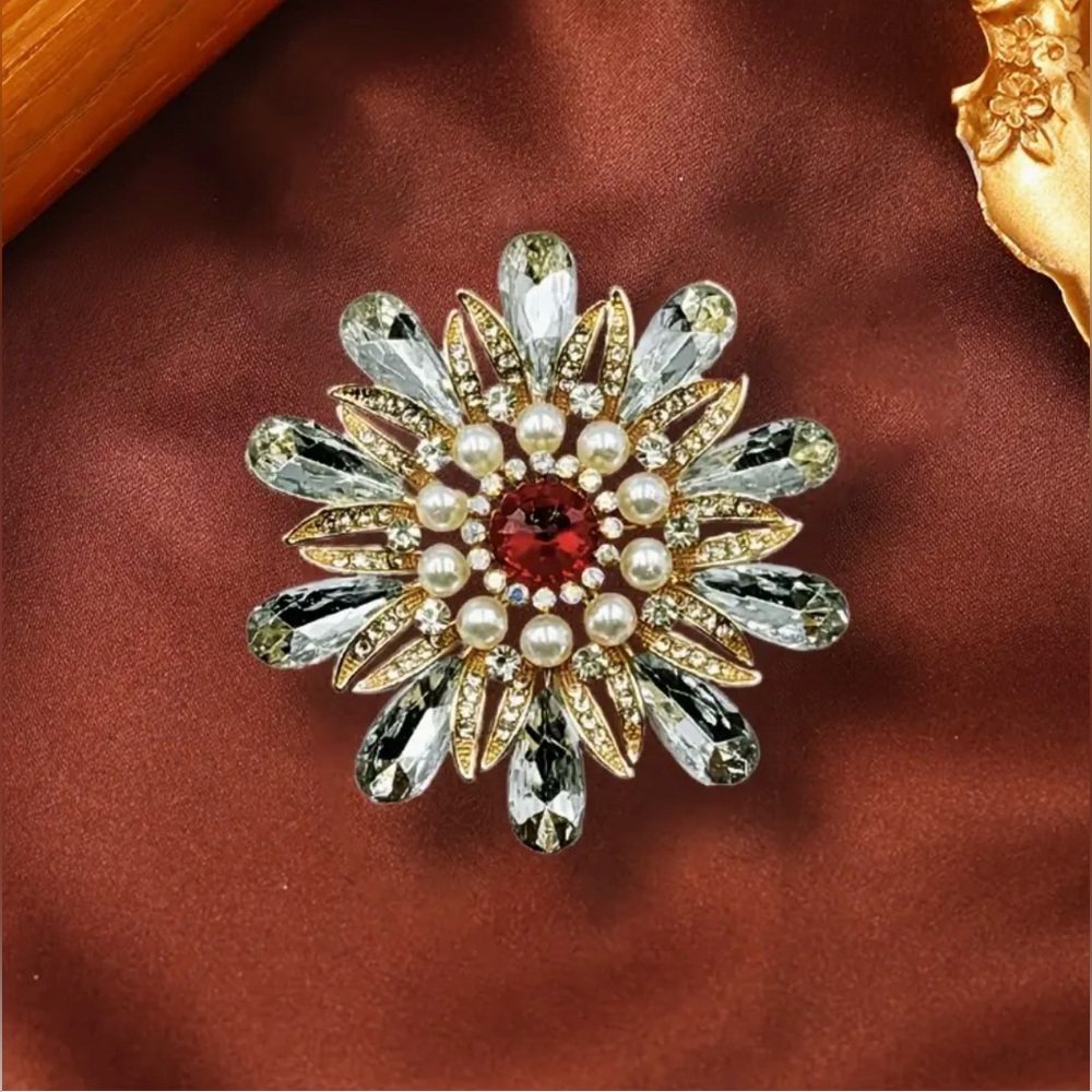 Floral Fashion Brooch Modern - Picture 5 of 7